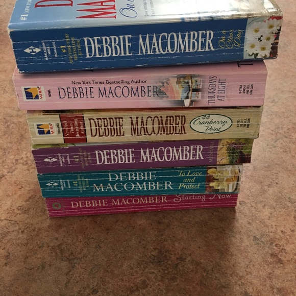 Debbie Macomber Book Collection - Picture 8 of 8